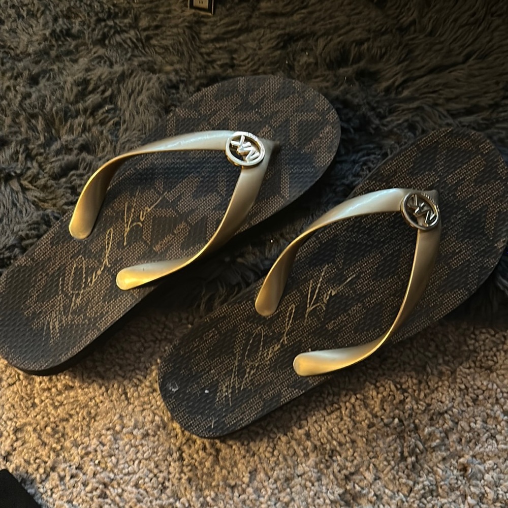 Michael Korrs Sandals  size 8